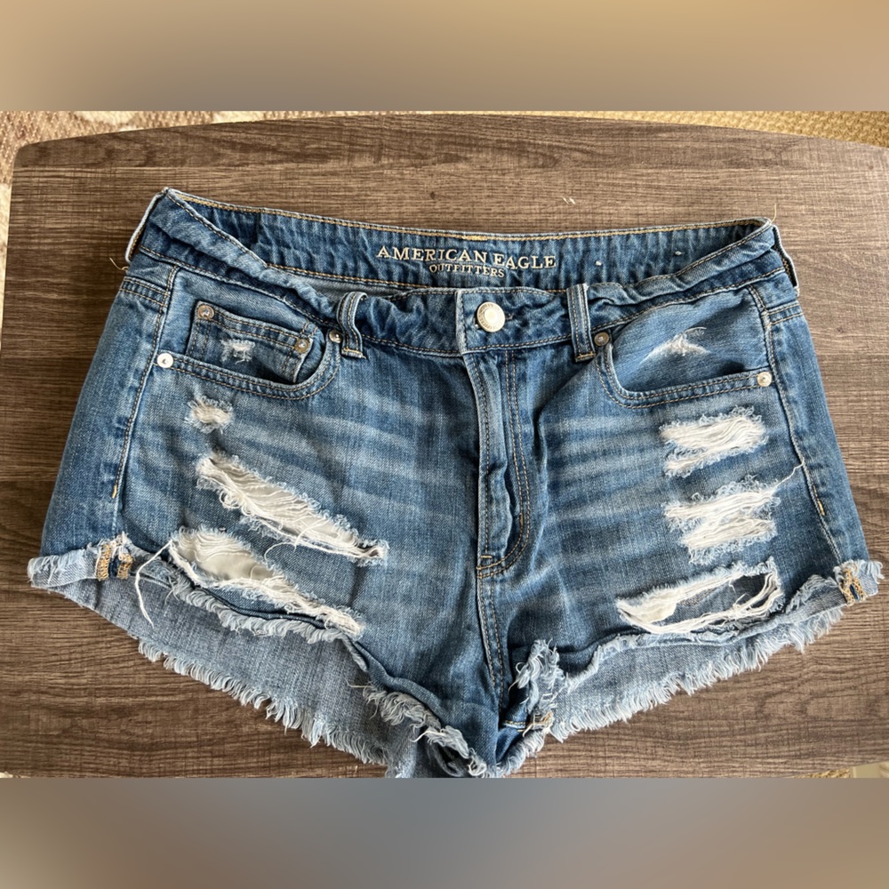 American Eagle 🦅 DISTRESSED Denim Jean Shorts